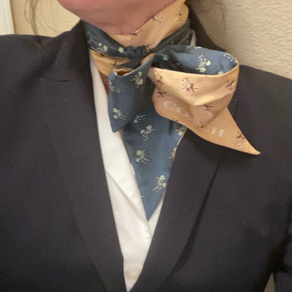 COACH FLORAL BOW SKINY SCARF - WOMEN'S DENIM/BEECH - Picture 8 of 10